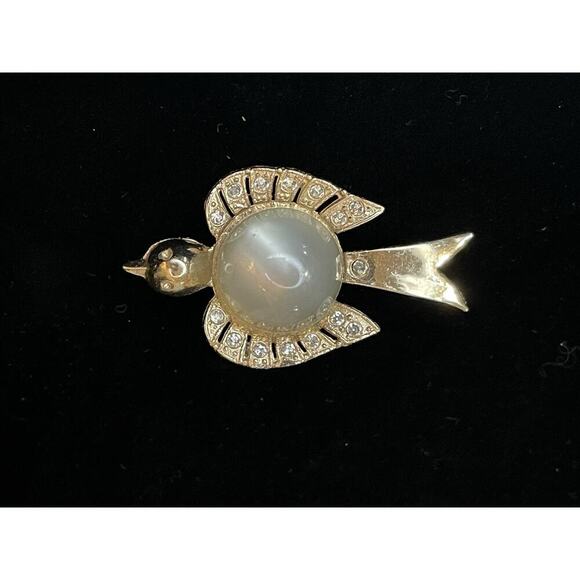 Vintage MCM 1940s Green Jelly Belly Swallow Bird Gold Brooch Pin - Picture 1 of 4